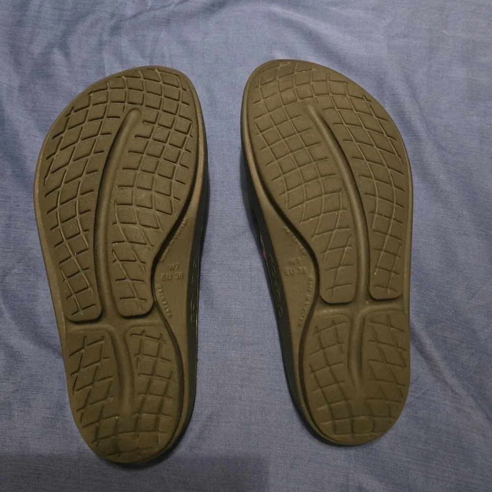 OOFOS Sandals Womens Size 7/38 Multicolor Tie Dye Flip Flop foam Comfort Summer - Picture 6 of 9